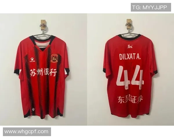 红色热情与足球巨星的完美结合揭秘哪个明星钟情于红色球衣与激情赛场